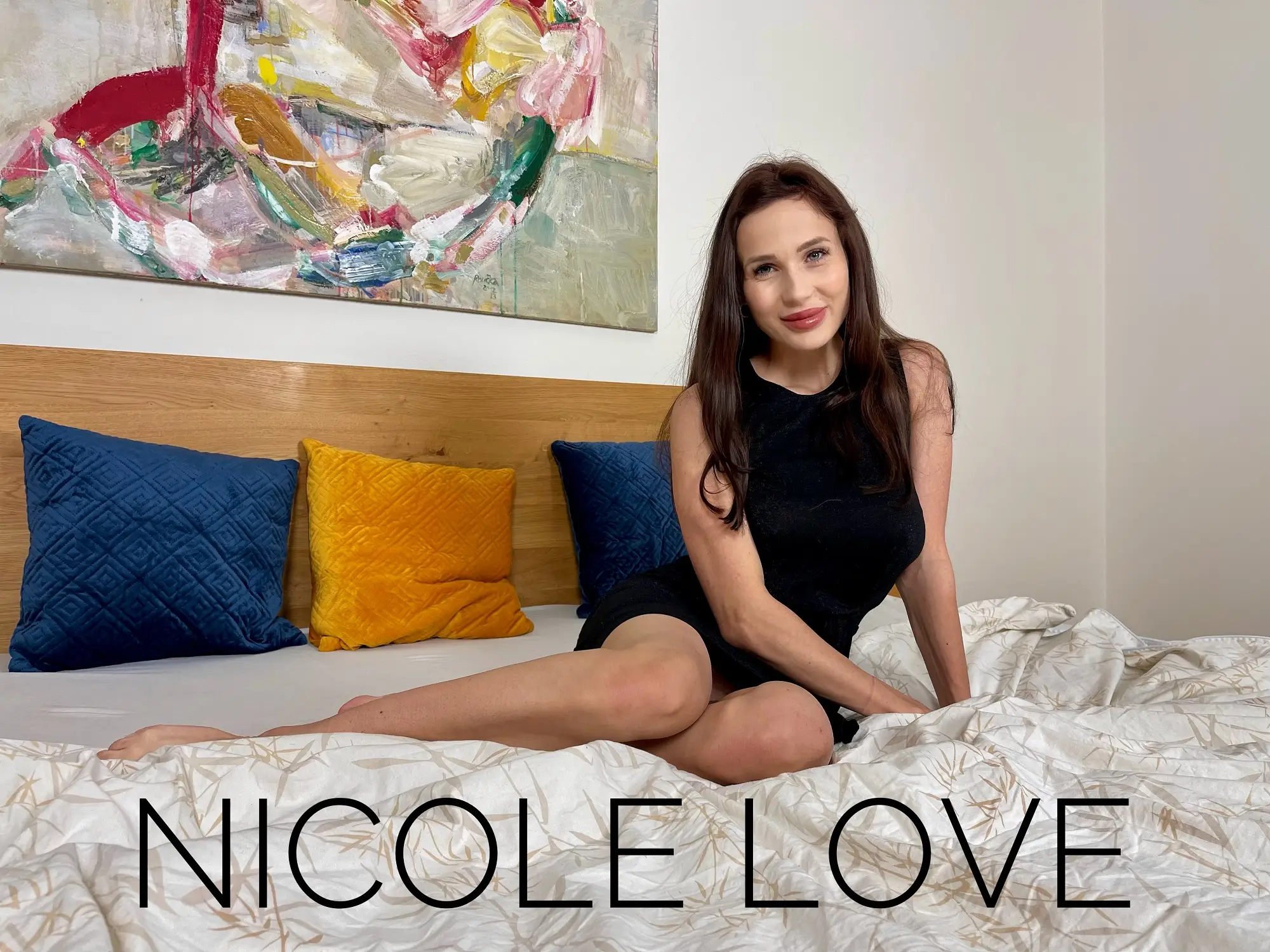 Free 8K VR adult video Nicole Love: Solo Art Exhibition